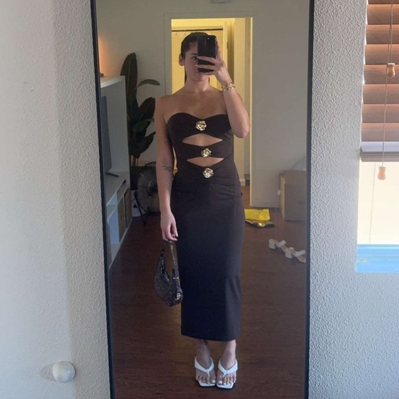 Brown Cut Out Strapless Maxi Dress with Gold Flower Hardware Details | BRAND NEW - Picture 6 of 6